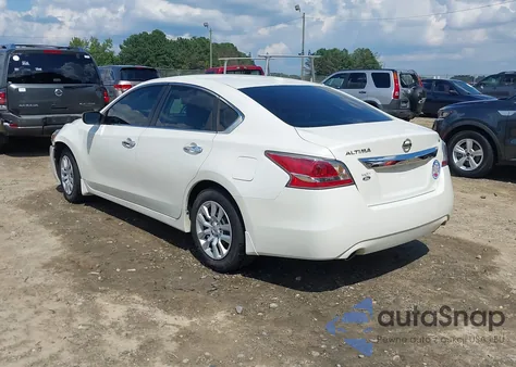 2015 Nissan Altima 2.5 S z USA, uszkodzony, nr VIN 1N4AL3AP7FC267447
